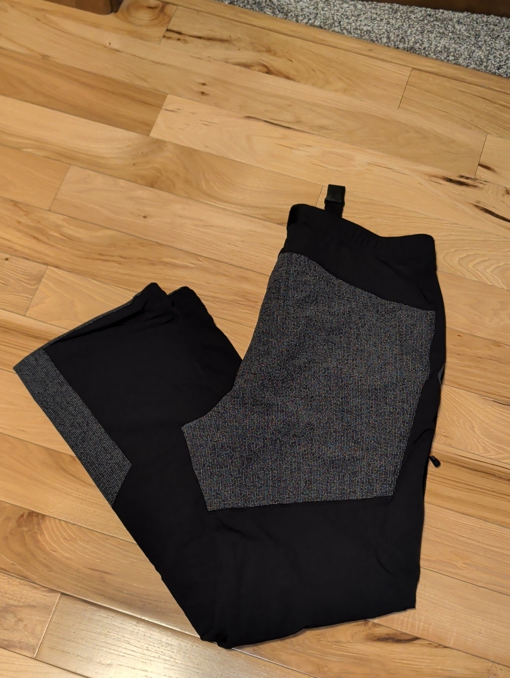 Duluth Trading Co Alaskan Hardgear Black Pants with Textured Gray Panels Pockets